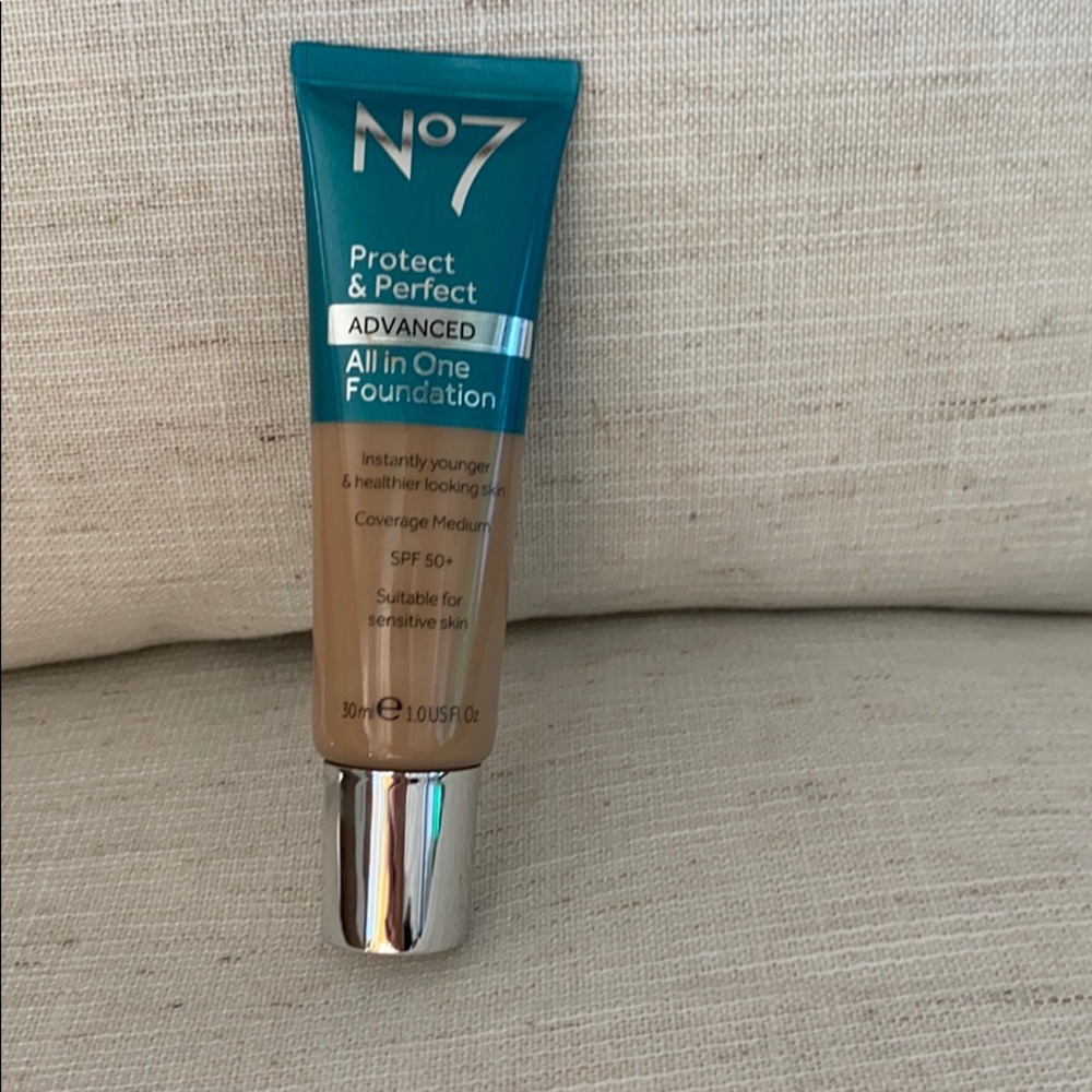 🌸No7 Foundation